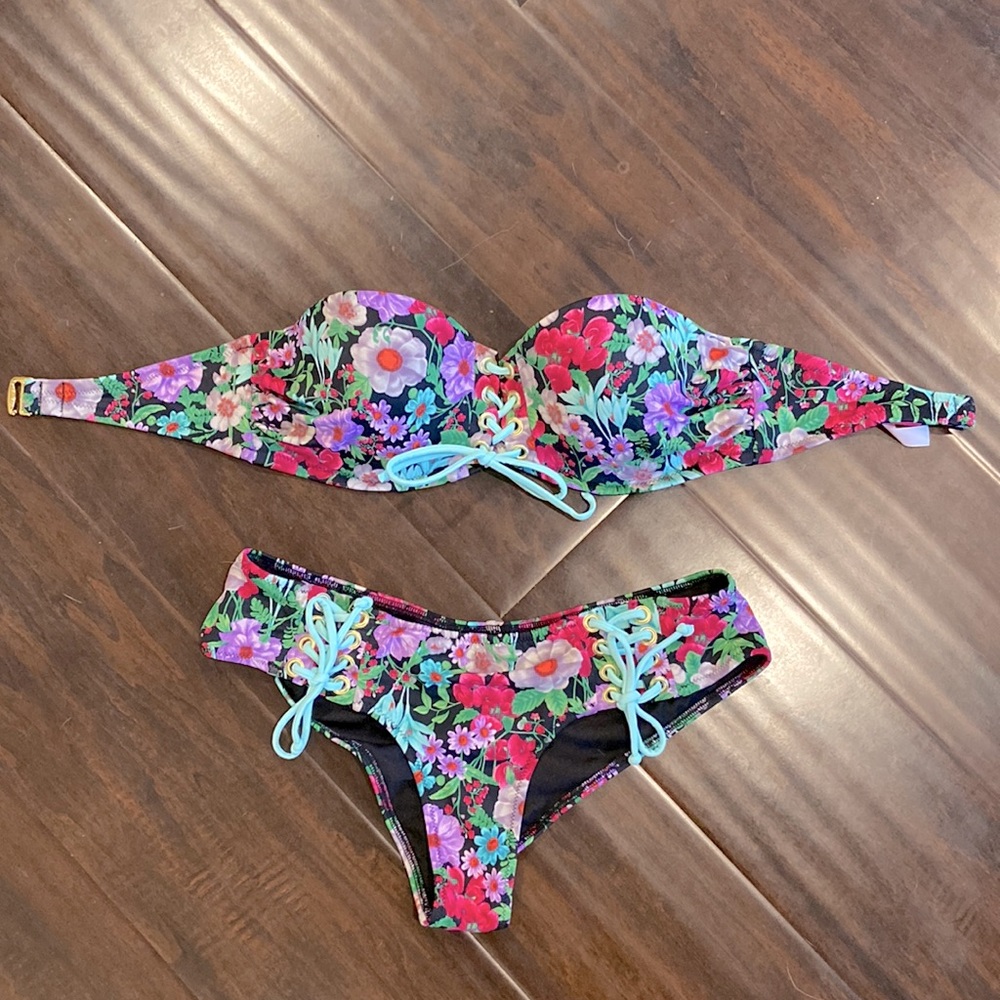 VICTORIAS SECRET Two Piece Bikini/Strapless/Cheeky Bottoms/Multi Colored